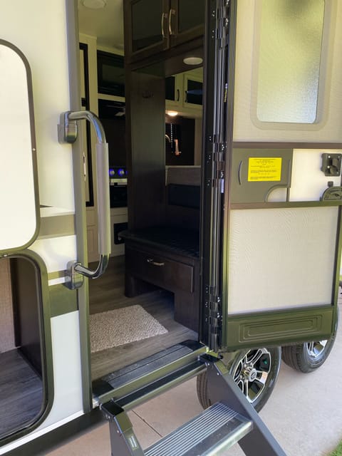 Jayco Quality, Murphy bed, premium features, easier towing. Remorque tractable in Yukon