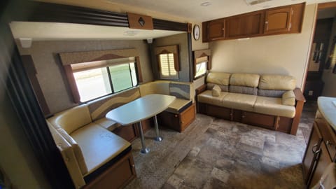 2015 Coachmen Freedom Express Towable trailer in Roswell