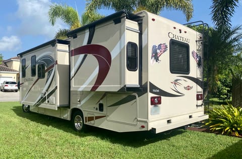 2018 Thor Motor Chateau 29G beauty Drivable vehicle in Everglades