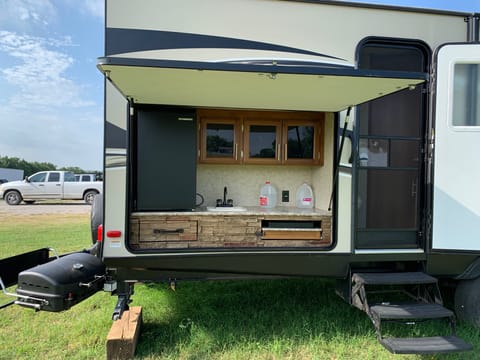 2017 FR Tracer - Bunkhouse w/ 1.5 bath!!! Show UP and it's set UP! Towable trailer in Lake Texoma