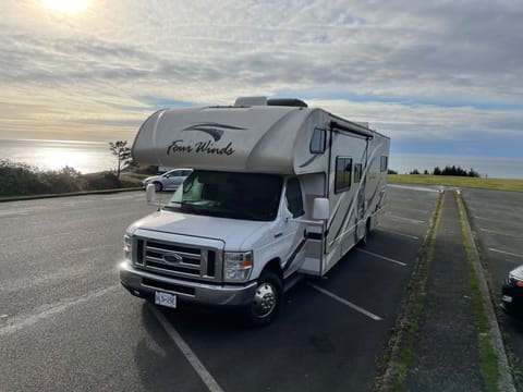 2017 Thor Motor Coach Four Winds Véhicule routier in Surrey
