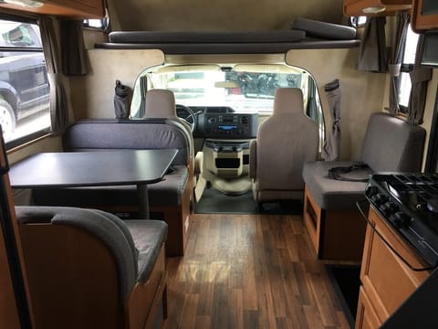 2013 Thor Motor Coach Majestic 23A Drivable vehicle in Surrey