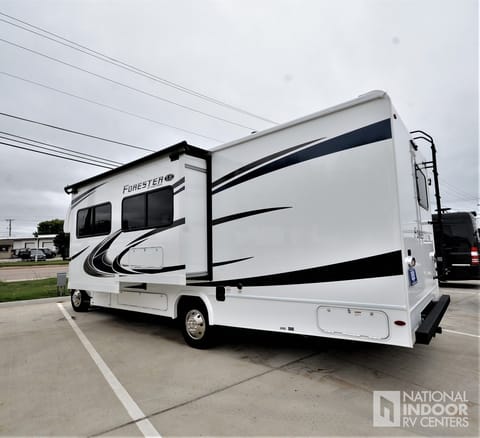 Keurig onboard !! Spacious & Cozy 30 feet RV Sleep 6 Drivable vehicle in Frisco