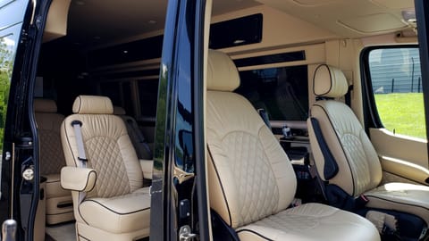 2015 Midwest Automotive Designs Signature Series Mercedes Benz Sprinter 350 Campervan in Lake Austin