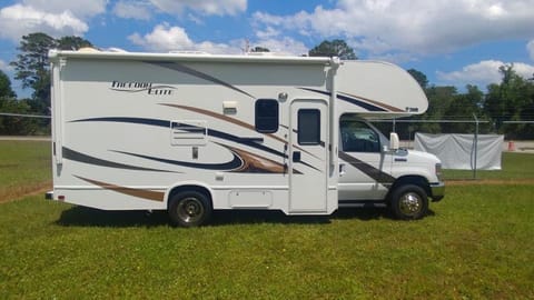 2017 Thor Four winds with one slide! Drivable vehicle in Zephyrhills