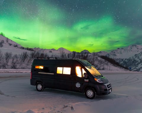 Tonzona - River Wild Camper Vans - 2020 Ram Promaster 2500 159" Wheelbase Van aménagé in Anchorage