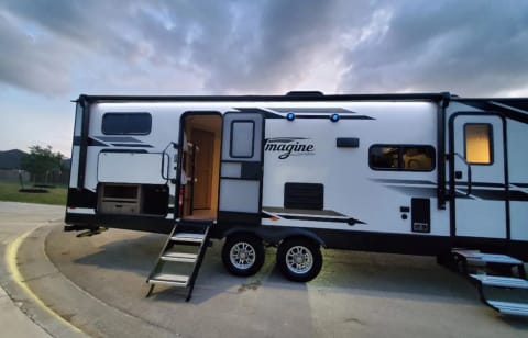 "The Happy Glamper" - Family Approved Camper Ziehbarer Anhänger in Suwanee
