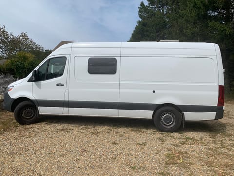 2019 Sprinter-Solar, sink, stove, full sized bed. Pets allowed! Vehículo funcional in Altadena