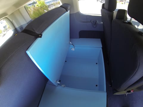 Two large storage bins inside the campervans allow you to put your luggage away out of sight, also clearing up space to keep your home on wheels tidy. 