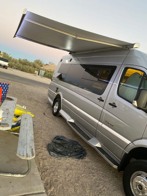 Class B Winnebago Drivable vehicle in Temecula