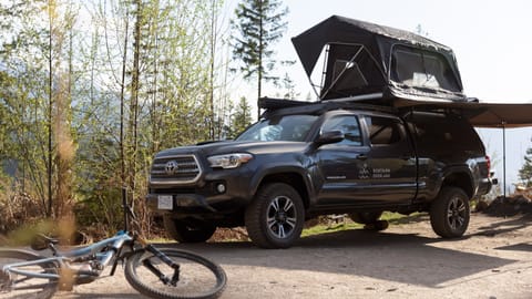 Northirn Toyota Tacoma TRD Adventure Ready Véhicule routier in Vancouver
