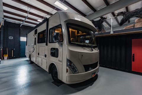 2017 Thor Ace 28 Foot Class-A RV Drivable vehicle in Draper