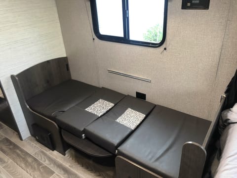 6' Dinette Bed Option for 5th sleeper