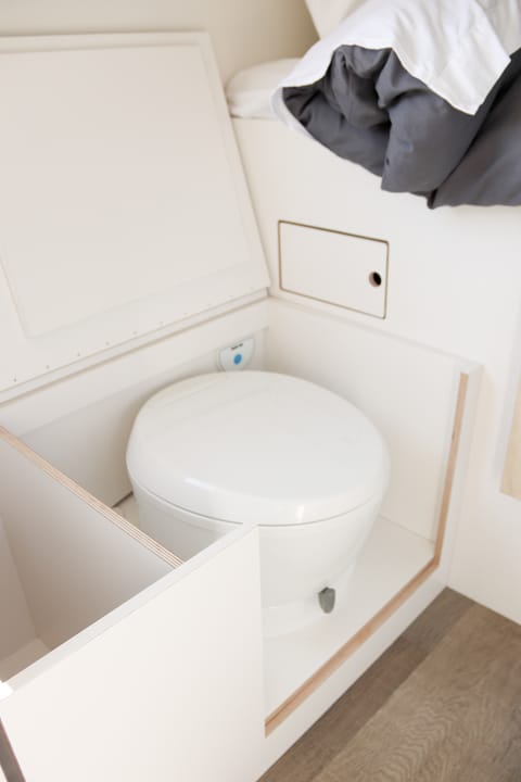 "Barton" GoRoameo Mobile Travel Suite Campervan in Westminster