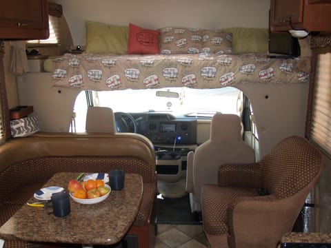 A Chateau Adventure 25’ RV rental Drivable vehicle in Orem