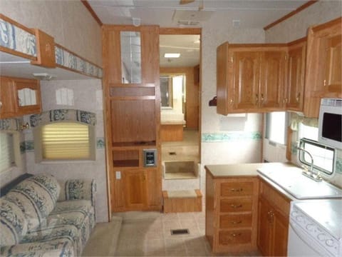 2005 Forrest River Cedar Creek Towable trailer in Murfreesboro