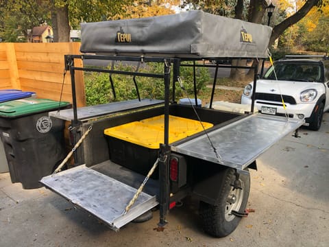 Morris Mule off road trailer with Tepui rooftop tent Ziehbarer Anhänger in Longmont