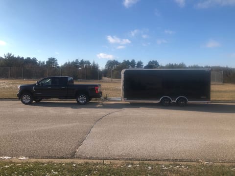 2020 Aluminum enclosed trailer car hauler. Ziehbarer Anhänger in Prior Lake