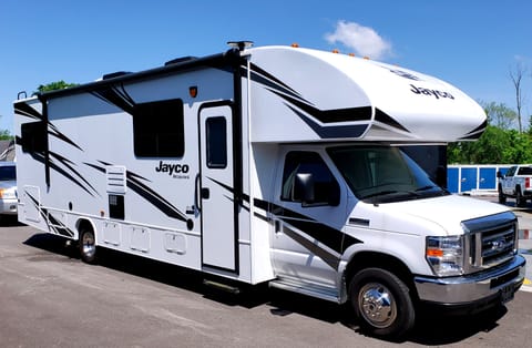"Adventure Seeker" Sleeps up to 10, Bunkhouse, 125 Miles Included! Drivable vehicle in Covington