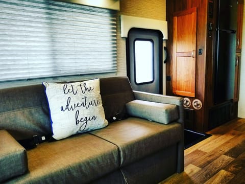 2021 Winnebago Intent 31P  as w/ bunkhouse and outdoor TV/sink/refrigerator Drivable vehicle in Ocoee
