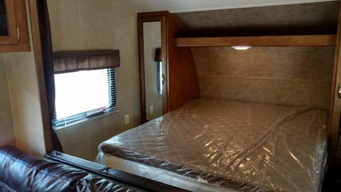 28 ft 33 D (Sat to Sat Summer) DO NOT MOVE MONO ONLY Tráiler remolcable in Brentwood