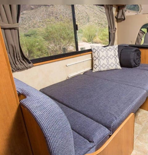 "itty-bitty house on wheels " only 19' length, Perfect for FIRST TIMERS. Cámper in Santa Clara