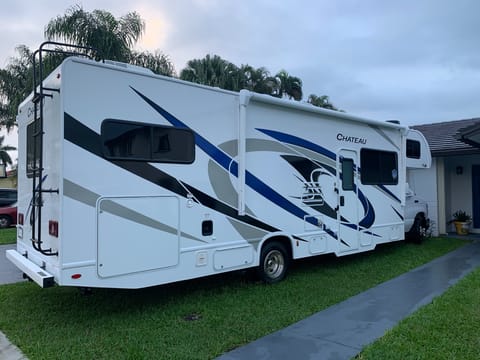 Explore on a NEW 2021 Chateau RV Véhicule routier in Richmond Heights