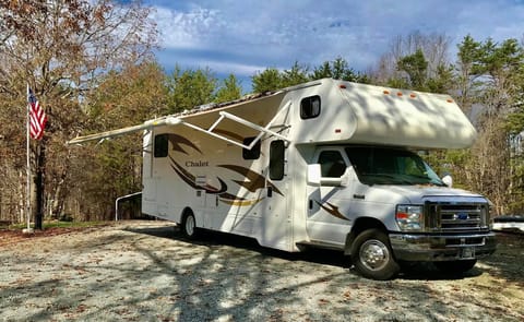 2014 Winnebago Chalet Drivable vehicle in Smith Mountain Lake