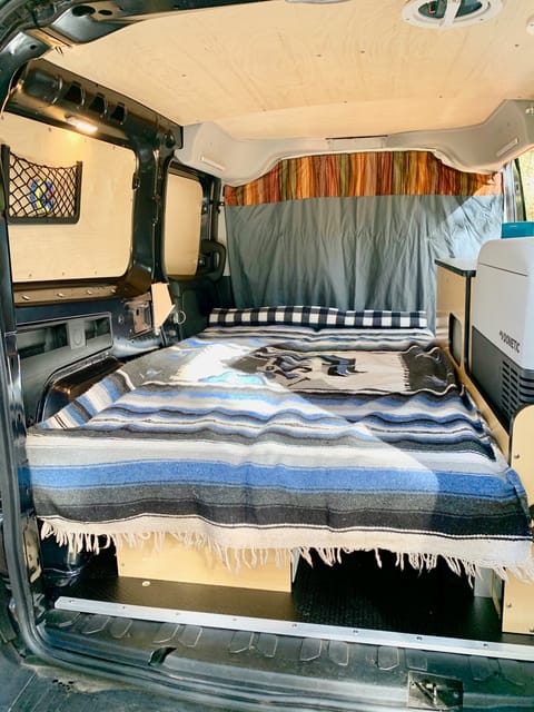 *FUEL SAVER* Felix 2016 Custom Converted Cascade Camper Van (Sleeps 2) Cámper in Grass Valley
