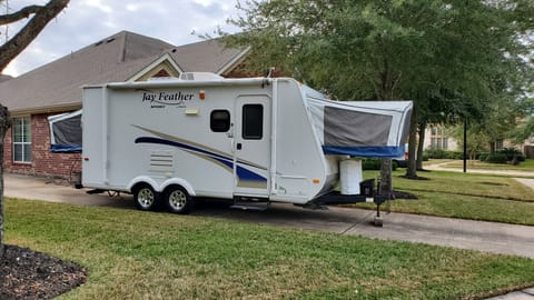 2012 Jayco X18D Ultralight- 3 queens, Mid-size SUV towable Towable trailer in Cypress