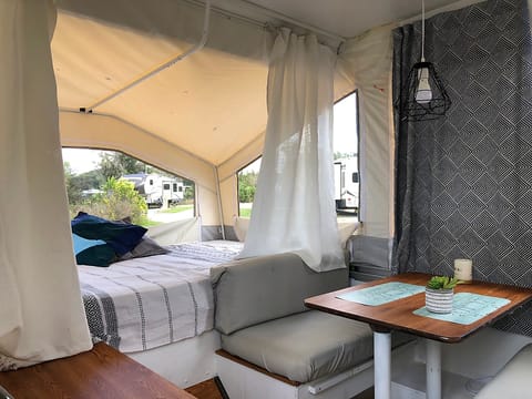 The Fancy Glampy Experience: Luxury 2015 Forest River Rockwood Freedom Pop- Remorque tractable in Kissimmee