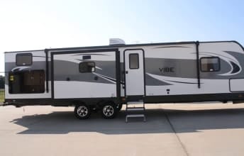 2018 Forest River Vibe 313BHS Towable trailer in Everglades
