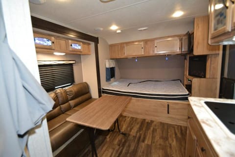 2019 Coachmen Freedom Express Pilot (Delivered) Tráiler remolcable in Morro Bay