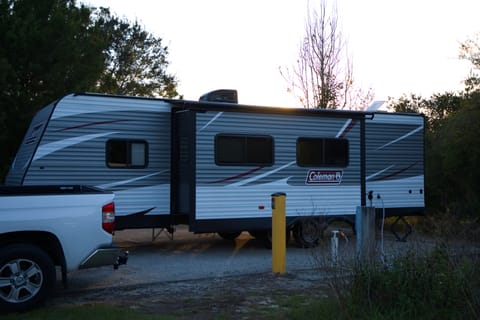 2018 Coleman 285BH Lantern with Slide-out: "Three Tons of Fun" Towable trailer in Zephyrhills