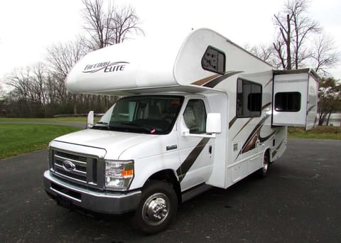 RV Trippin - "Eleanor" - Thor Freedom Elite Drivable vehicle in Tomball