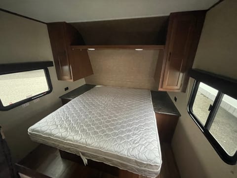 264SLX dbl Bunkhouse Queen walk around Towable trailer in Kelowna