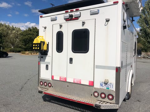 Camper converted ambulance Veicolo da guidare in Squamish