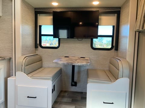 2021 Thor Motor Coach Chateau Drivable vehicle in Sulphur