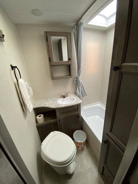 Bathroom, with toilet, shower and vanity