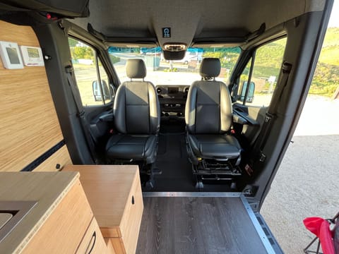 2020 4x4 Mercedes Sprinter - Adventure Wagon Kit Camper in San Francisco