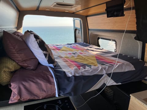 2020 4x4 Mercedes Sprinter - Adventure Wagon Kit Campervan in San Francisco