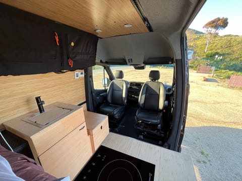 2020 4x4 Mercedes Sprinter - Adventure Wagon Kit Reisemobil in San Francisco