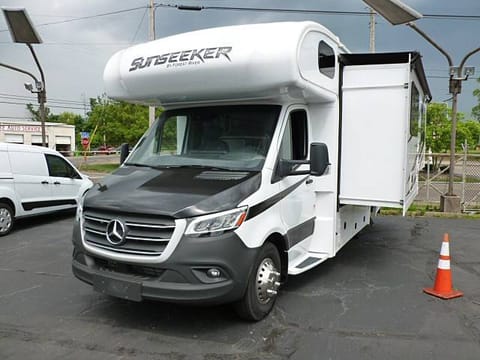 Mercedes Chassis 2020 Forest River Sunseeker Drivable vehicle in Valley Village
