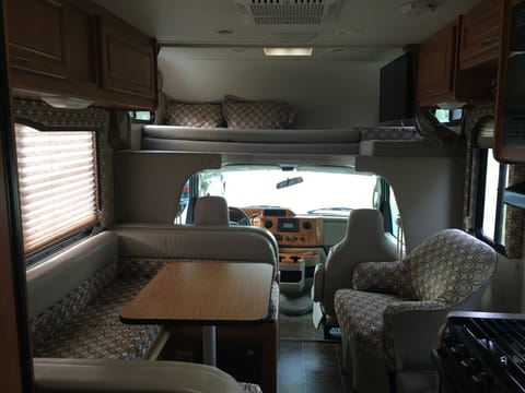 2012 Thor Motor Coach Four Winds Drivable vehicle in Gurnee