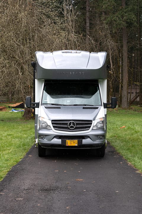 2019 Winnebago Navion 24J Drivable vehicle in West Linn