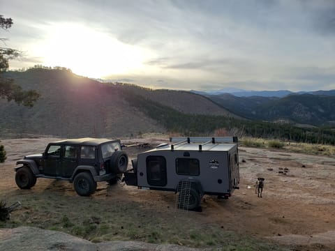 The trailer takes minutes to hook up and hit the road! If you want to make a quick exit in the morning, you can even hook it up the night before.