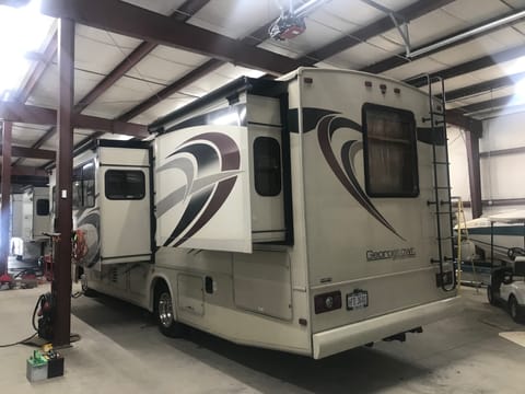 2017 Forest River Georgetown 3 Series 30X3 Drivable vehicle in Kettering