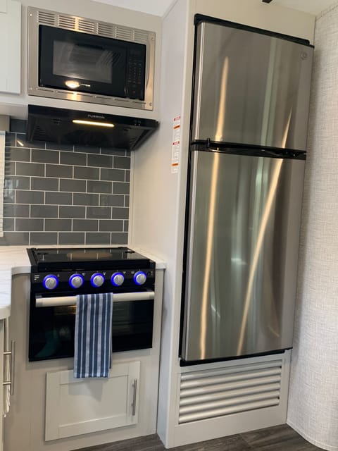 ~The Drifter~  2 bedrooms/1 bath, 34 ft. 30 amp. sleeps 8 Towable trailer in New Braunfels