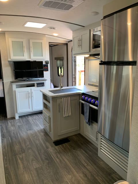 ~The Drifter~  2 bedrooms/1 bath, 34 ft. 30 amp. sleeps 8 Towable trailer in New Braunfels