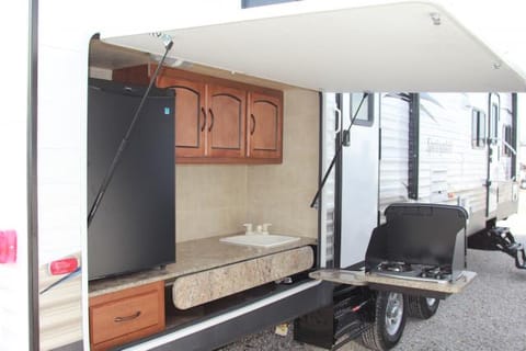 36ft Springdale Double-Slideout Bunkhouse Towable trailer in Kernville